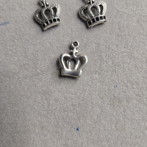 Pewter crown charm - Picture 5 of 5